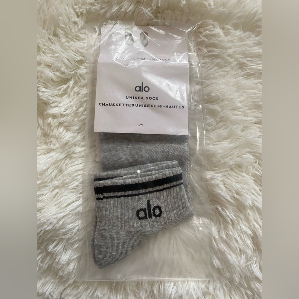 ALO Yoga Gray and Black Half-Crew
Socks Unisex
